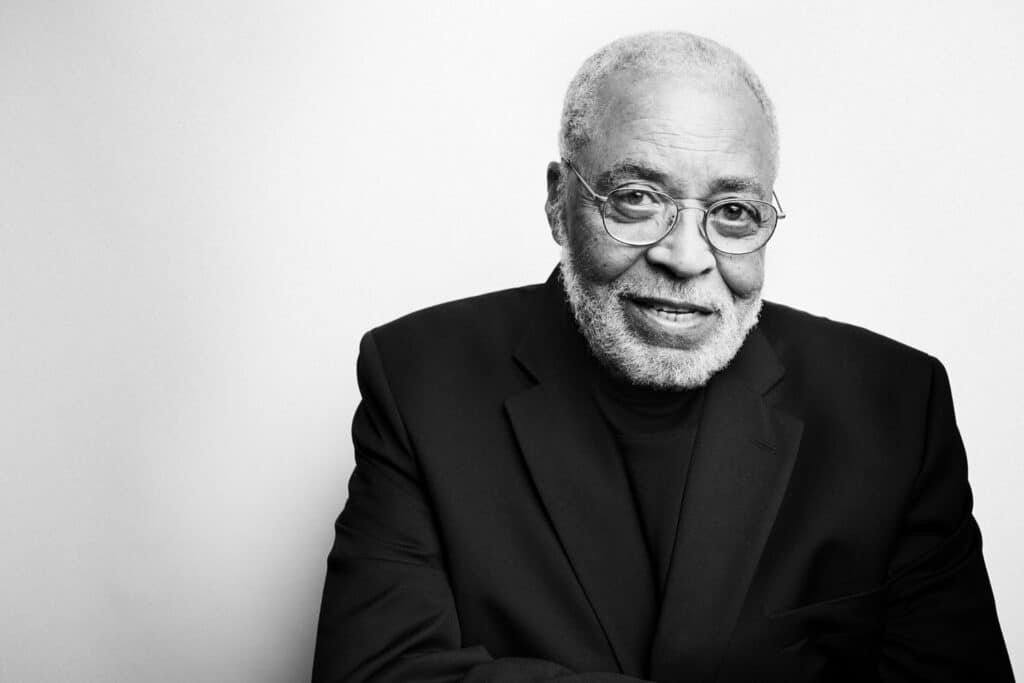 JAMES EARL JONES: THE BIOGRAPHY AND STORY OF A STAR WHO HOLDS THE GUINNESS WORLD RECORD FOR "MOST WORDS RECORDED BY A MALE VOICE ACTOR